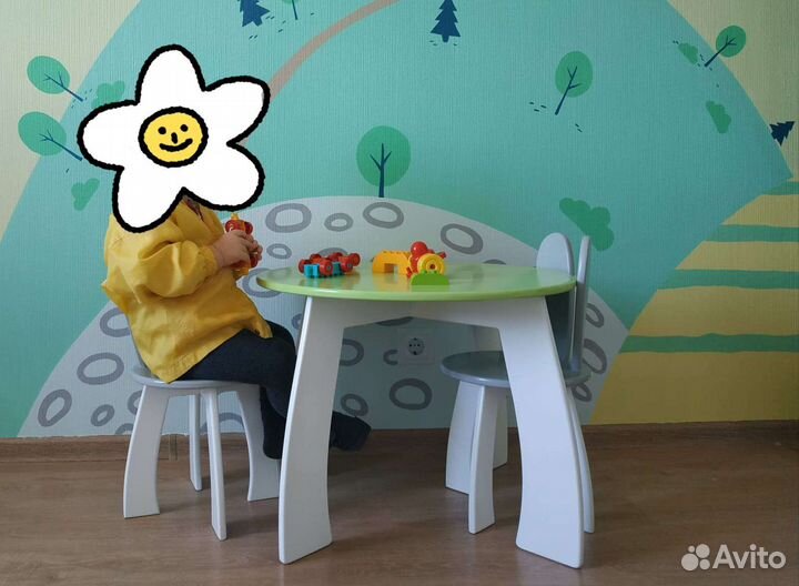 Детский стол и два стульчика