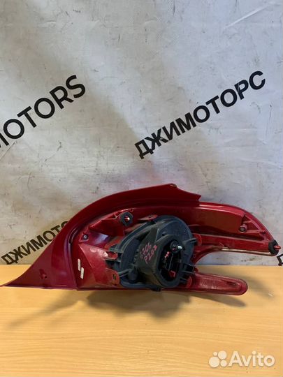 Фонарь задний левый Пежо 208 хэтчбек