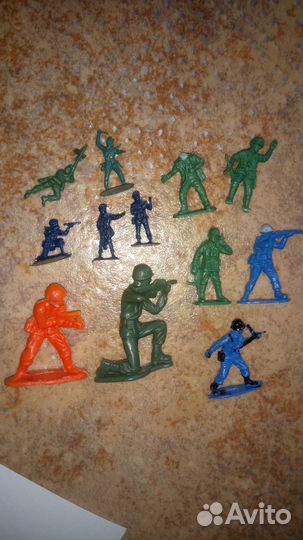 Солдатики и модельки техники