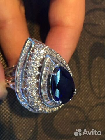 Роскошное золотое кольцо с бриллиантами