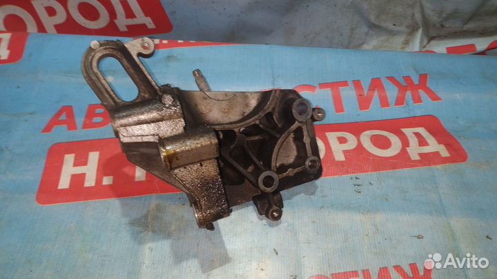 Кронштейн двс Форд Фокус 2