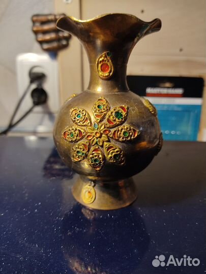 Бронзовая вазочка