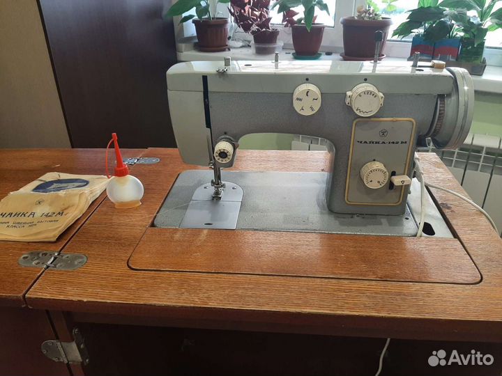 Швейная машина Чайка 142м