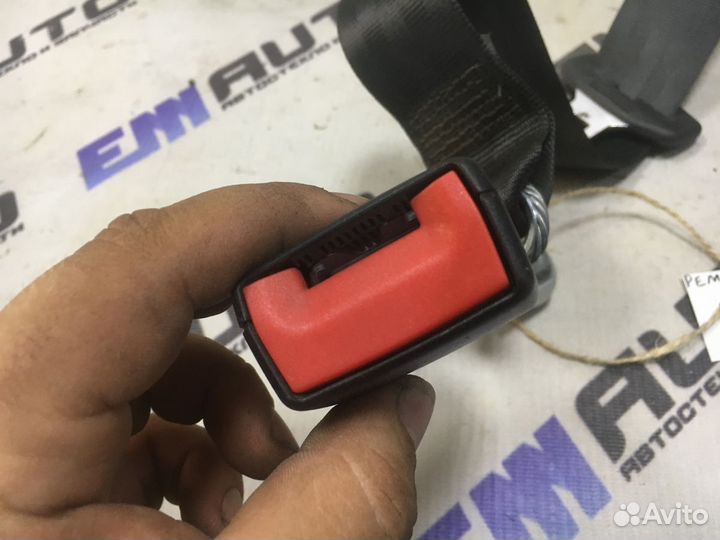 Ремень безопасности задний Фольксваген Гольф 5