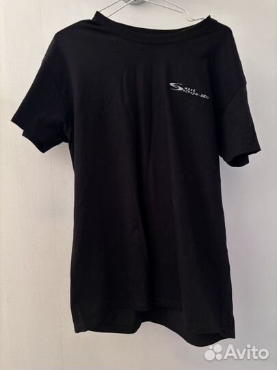 Черная футболка