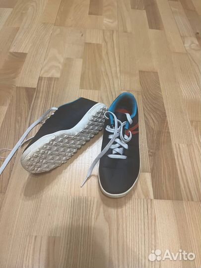 Футбольные кроссовки