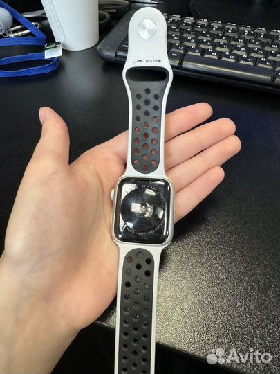 Часы Apple Watch Nike SE 44 mm