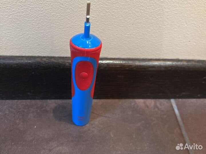 Электронная зубная щетка braun