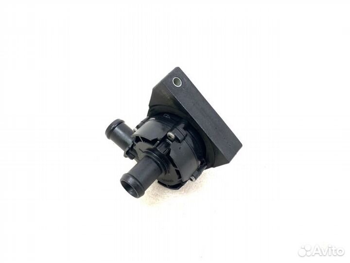 Насос водяной (помпа) Volkswagen Passat B8 czda