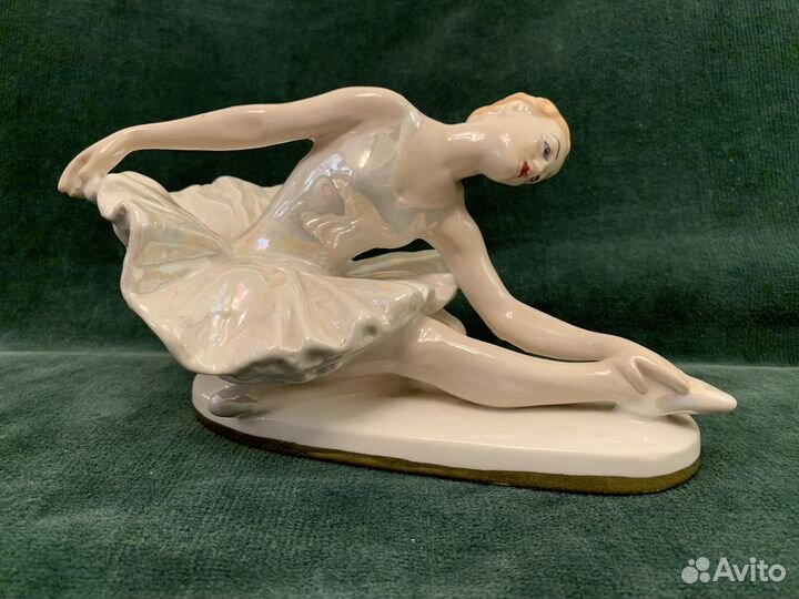 Фарфоровая статуэтка СССР Лебединое озеро лзфи