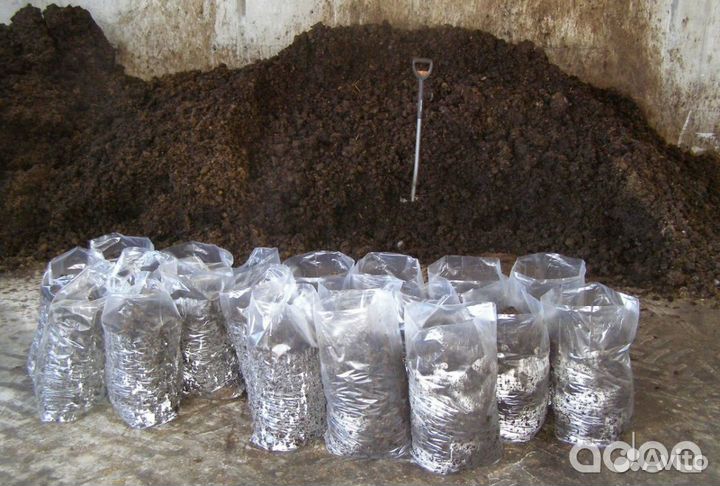 Земля, навоз, песок, щебень. и. т. д