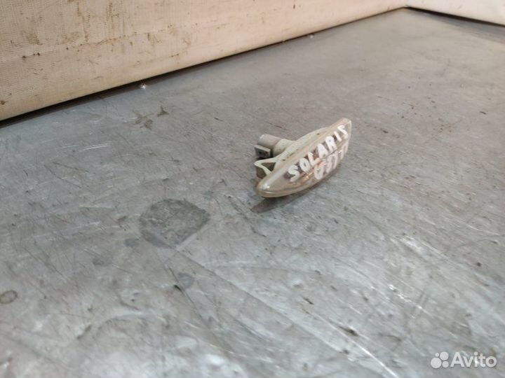 Поворотник в крыле передний левый Hyundai Solaris