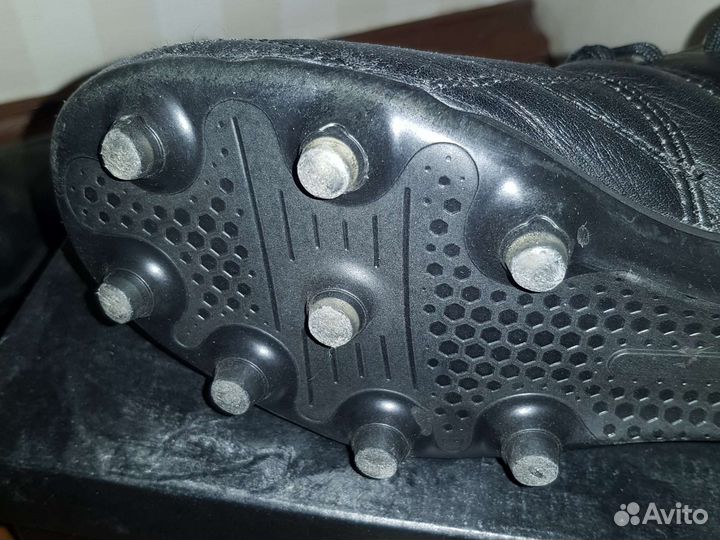 Футбольные бутсы