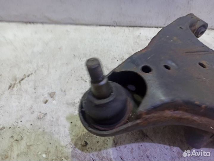 Рычаг передний правый нижний