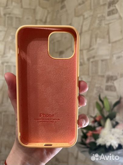 Продам практически новый чехол на айфон 13 мини