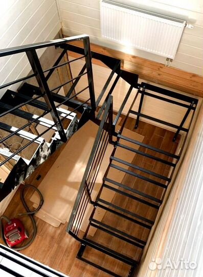 Г-образная лестница с поворотом