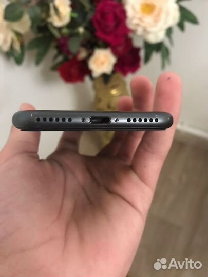 Телефон iPhone8