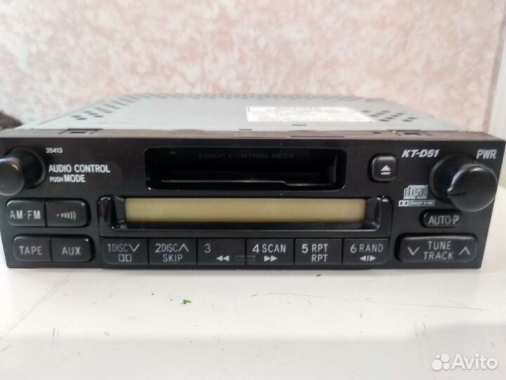 Кассетная автомагнитола и пионер