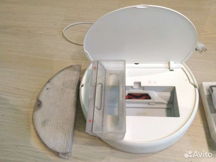 Модель Xiaomi Mi Robot Vacuum Mop