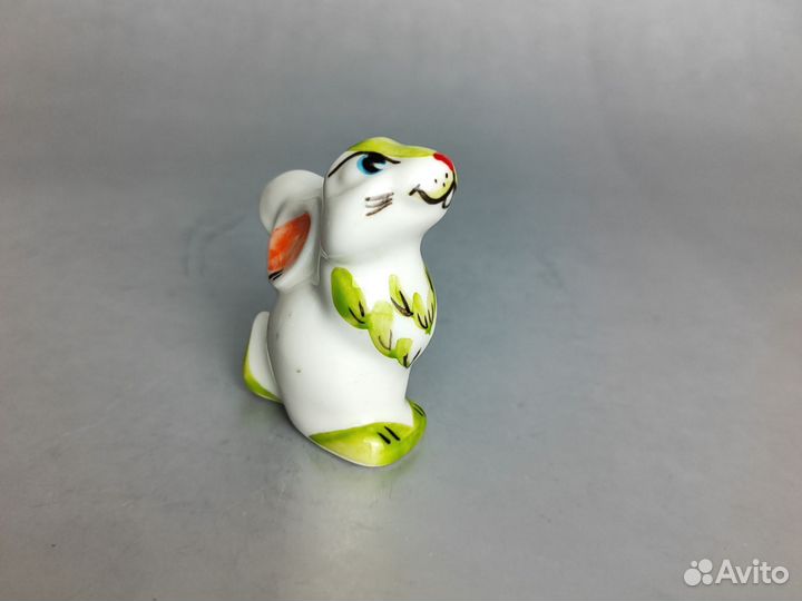 Зайчик фарфоровая статуэтка