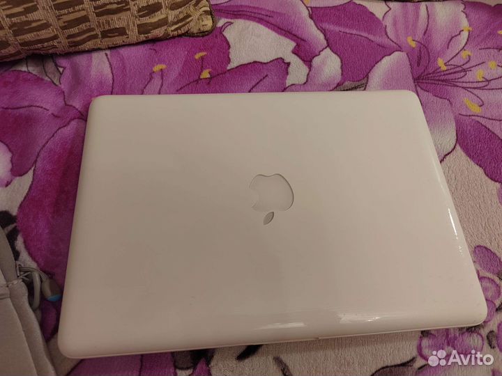 Apple MacBook A1342