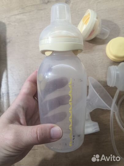 Бутылочки и насадка на Молокоотсос электрический