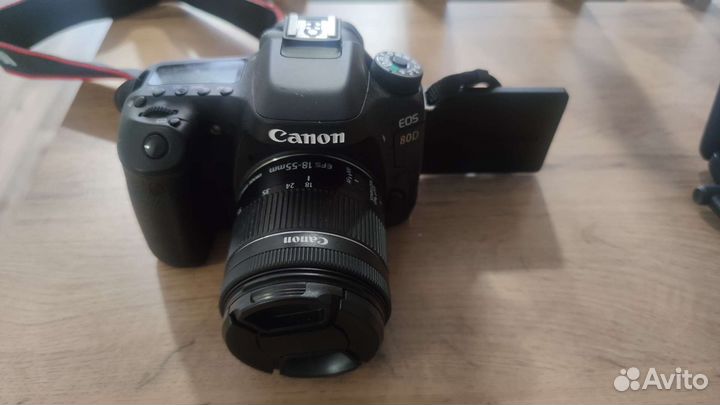 Canon EOS 80D с объективом
