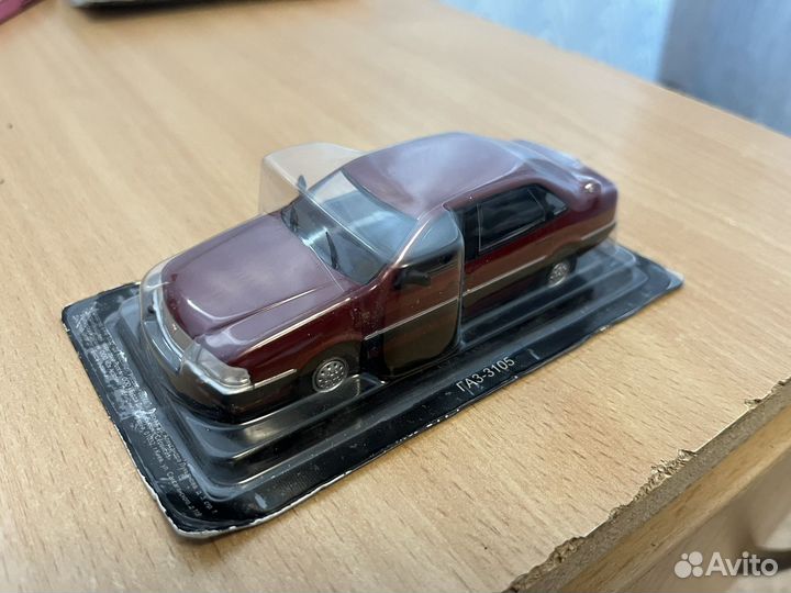 Модель автомобиля 1:43