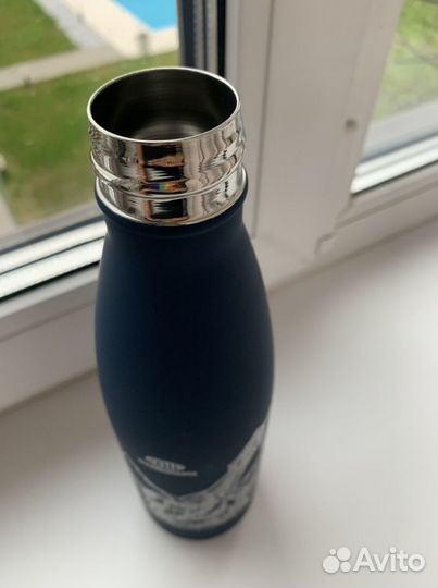 Металлическая бутылка для воды