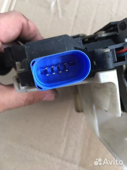 Замок двери Фольксваген Фаэтон (1468)