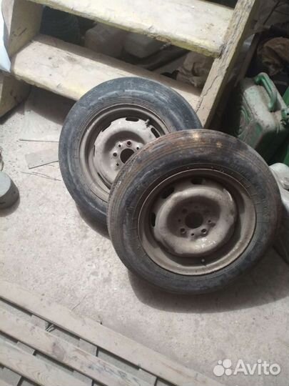 Канистры, выхлопная труба, диски на Ваз