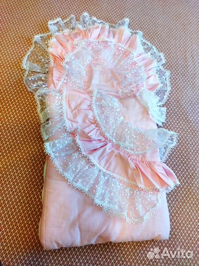 Нарядный утепленный конверт на выписку для девочки