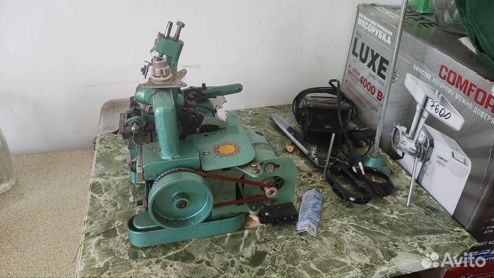 Швейная машина оверлок