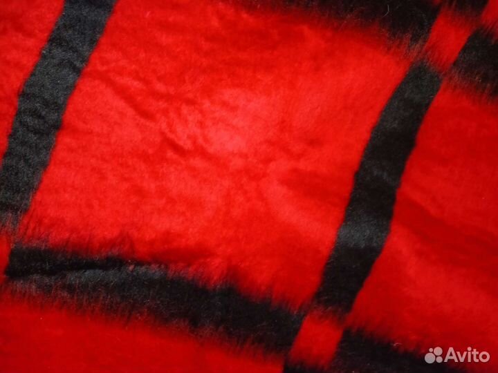 Пледы и покрывало