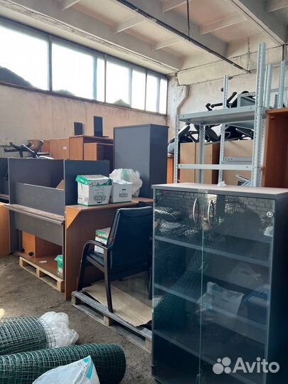 Столы, стулья, тумбочки, стеллажи