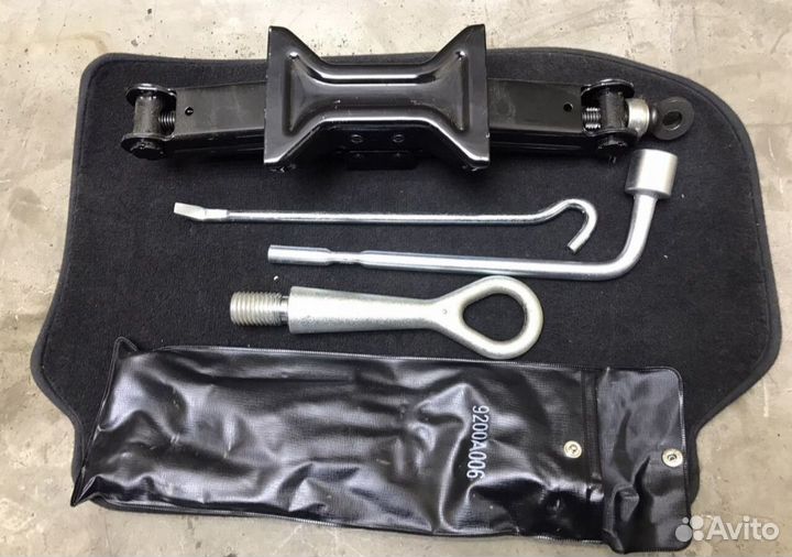 Набор Домкрат на Лансер 10