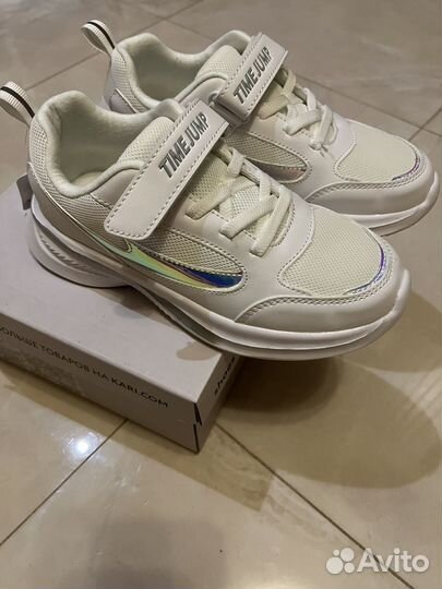 Кроссовки для девочки