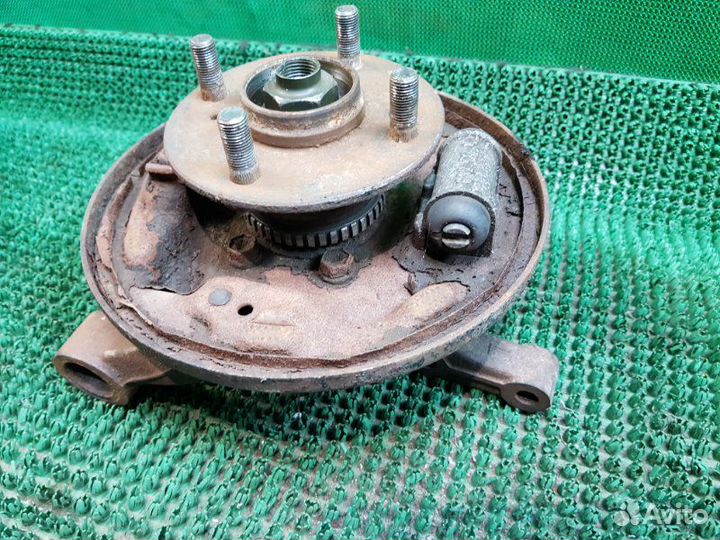 Кулак цапфа задний левый Suzuki Liana ER M16A