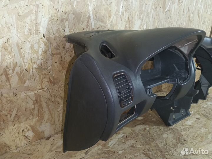 Mitsubishi carisma (каризма) торпедо+консоль