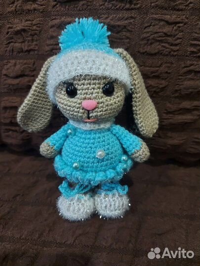 Вязанные игрушки заяц
