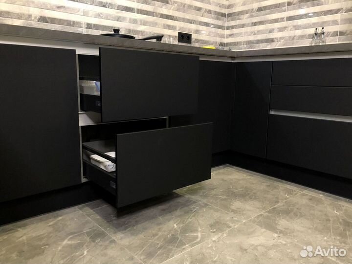 Кухонный гарнитур угловой в потолок