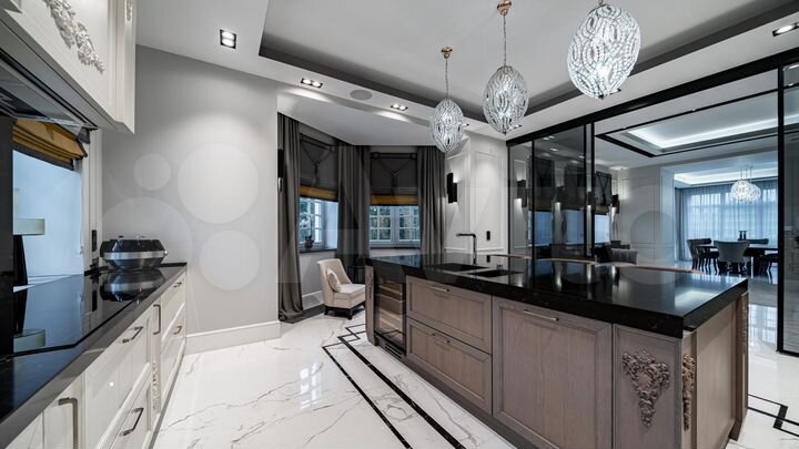 Дом 670 м² на участке 15 сот.