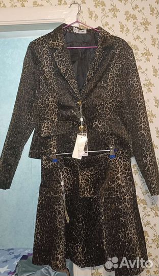 Костюм женский юбка и пиджак леопард