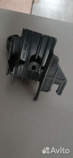 Держатель трубки бачка омывателя тигуан1