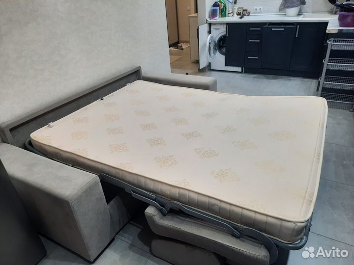 Прямой диван б/у