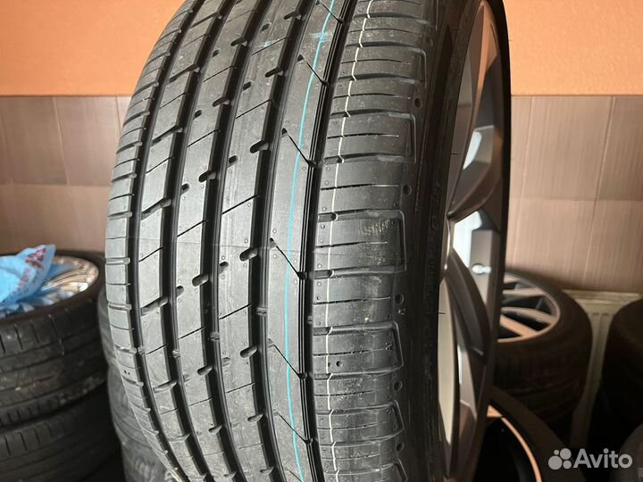 Летний комплект Audi Q7 SQ7 R22 оригинал лето