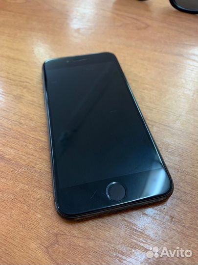 Телефон iPhone 8 64 gb