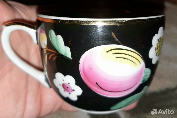 Фарфоровые сервиз слива на чёрном дфз СССР Чашка