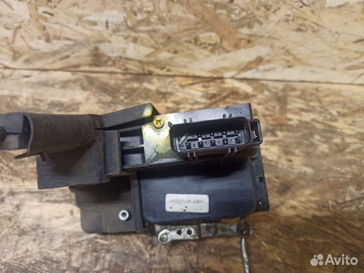 Замок двери задний правый Ford Fusion