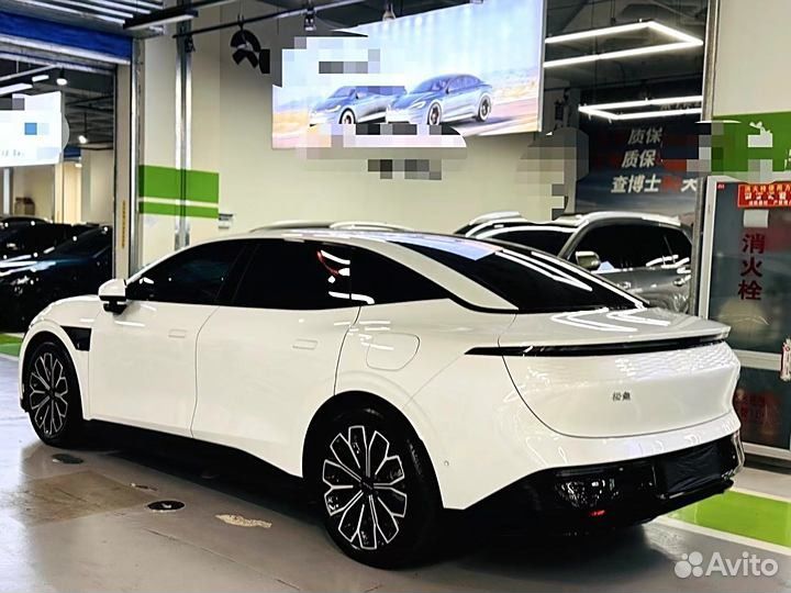 Zeekr 007 422 л.с. AT, 2024, 8 000 км